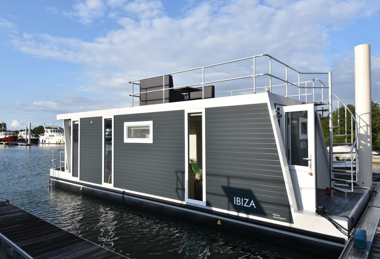 Vakantiehuis Tiny Floating House Ibiza Maastricht
